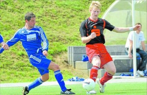 Jochen Volk (links) und sein TSV Emmelshausen peilen gegen die SG Eich den zweiten Sieg im zweiten Spiel an. M Foto: Vollrath