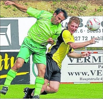 Goldenes Tor: Bilal Özberk (links) erzielte beim ersten Ehrbachtaler Sieg gegen Gönnersdorf den Treffer. M Foto: Ve. Schmidt