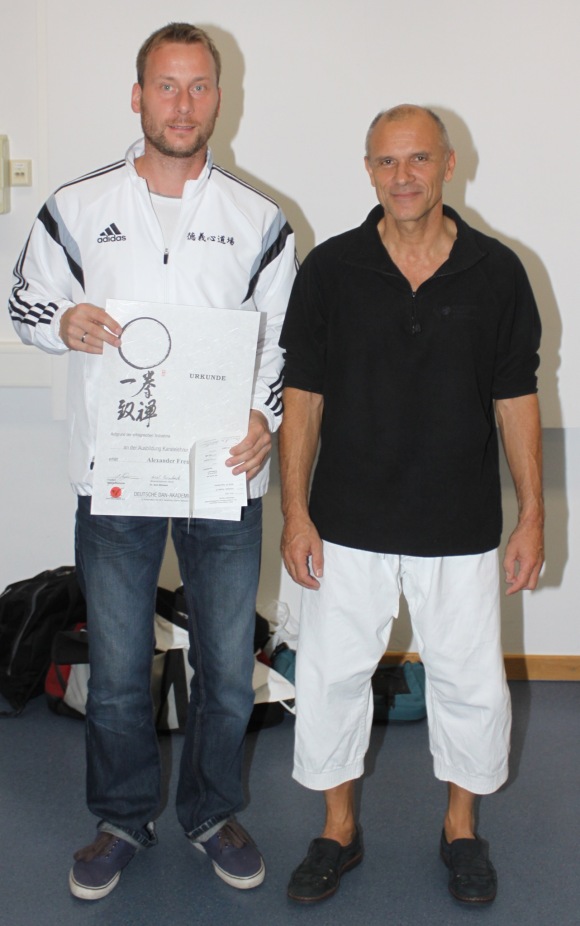 Vesalia Karate Lehrer Alexander Freund (links) mit Ausbilder und Referent Dr. Axel Binhack (rechts).